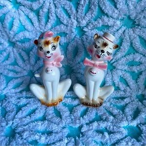 Vintage Salt & Pepper shaker set Anthropomorphic kitty cats with bows